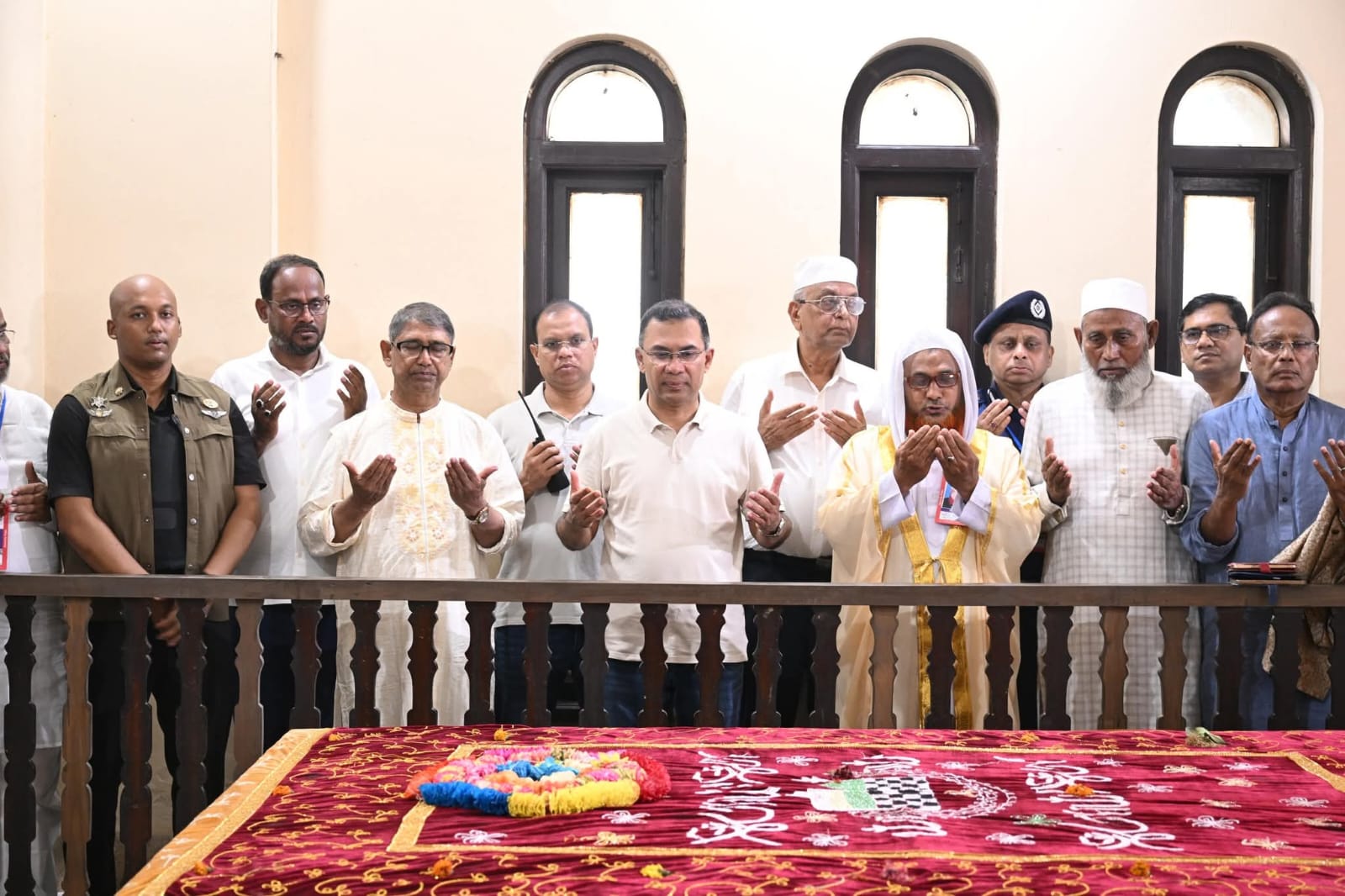 ভাসানীর মাজার জিয়ারত ও মাভাবিপ্রবি উন্নয়নে প্রধানমন্ত্রীর আশ্বাস