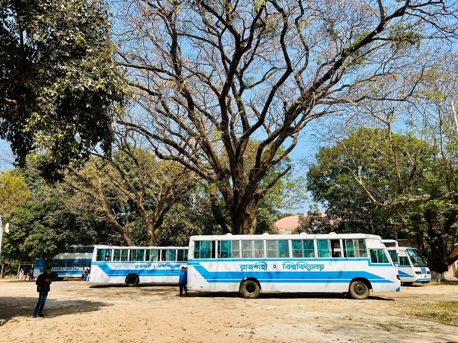 বিয়েতে ‘বরযাত্রী’ পরিবহনে আগ্রহী রাবি প্রশাসন, ঈদযাত্রায় শিক্ষার্থী পরিবহনে অনাগ্রহ