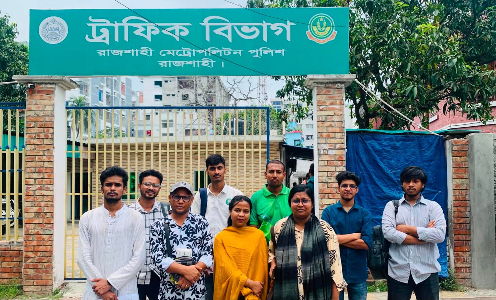 রাজশাহীতে অযৌক্তিক অটোভাড়া ও যাত্রী হয়রানি বন্ধের দাবিতে নাগরিক স্মারকলিপি