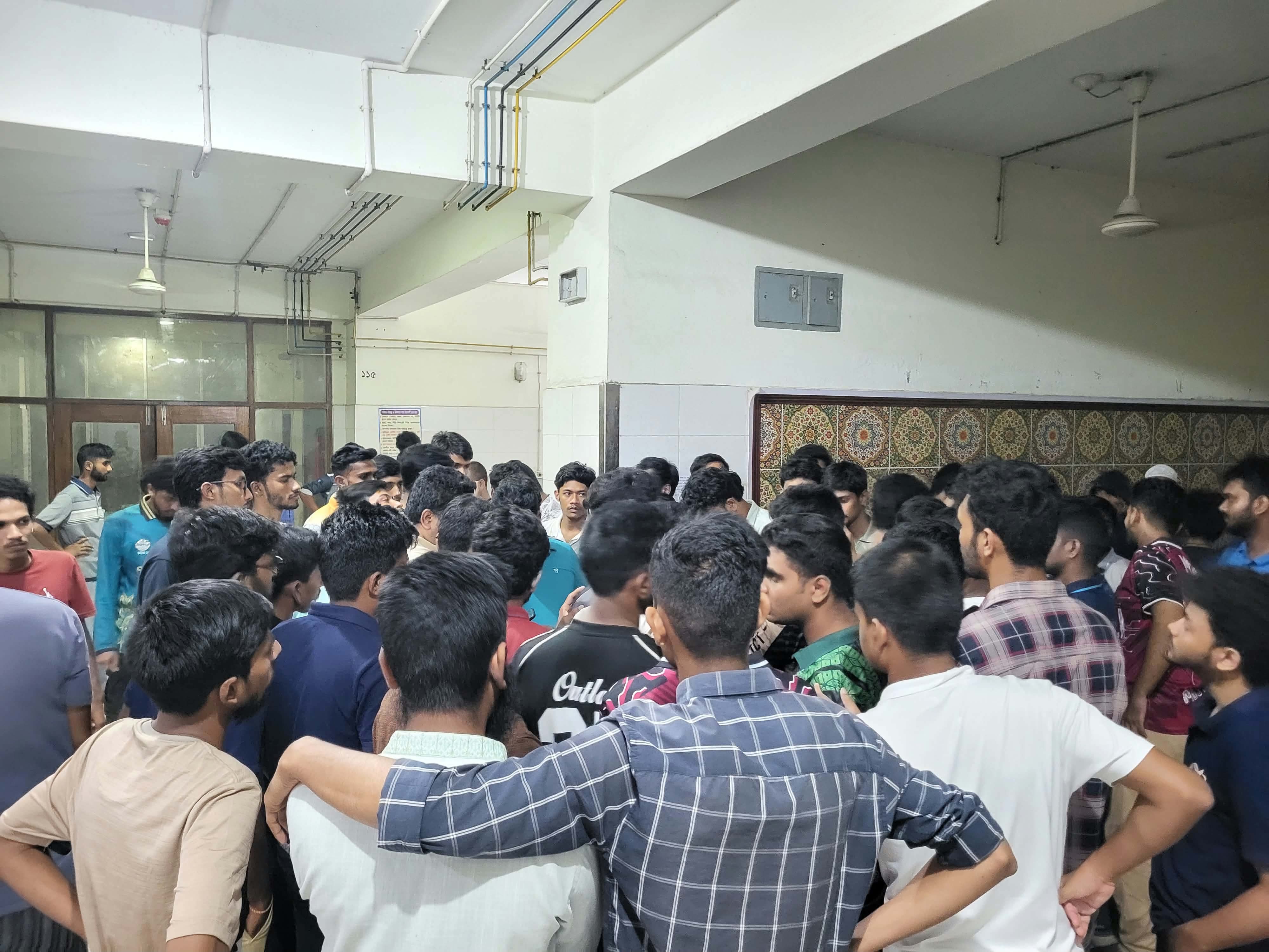বিদ্যুৎস্পৃষ্ট হয়ে ছাদ থেকে পড়ে মাভাবিপ্রবি শিক্ষার্থীর মর্মান্তিক মৃত্যু
